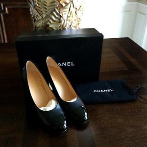 Chanel Black Calfskin Patent Leather Pumps Size 9
